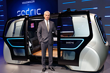 大众汽车CEO穆伦：用未来移动出行视角，重新审视城市交通