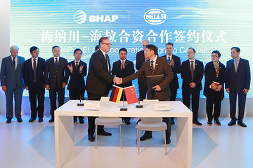 海拉与海纳川在中国设立电子合资企业，预计2020年初开始批量生产