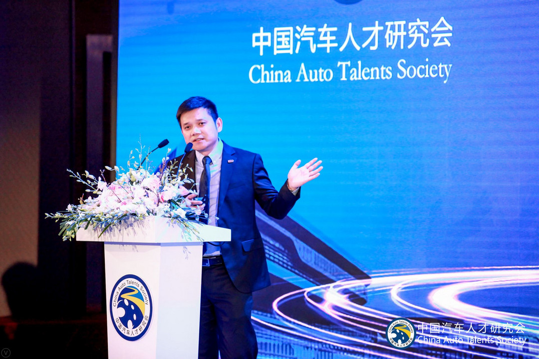 11 德國華人汽車工程師協(xié)會常務(wù)理事何鵬.jpg