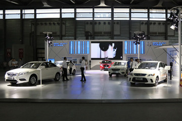 EU400领衔 北汽新能源携“双子星”亮相2017未来汽车展