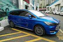 比亞迪宋MAX插電混動車型到店 專享旋轉大屏