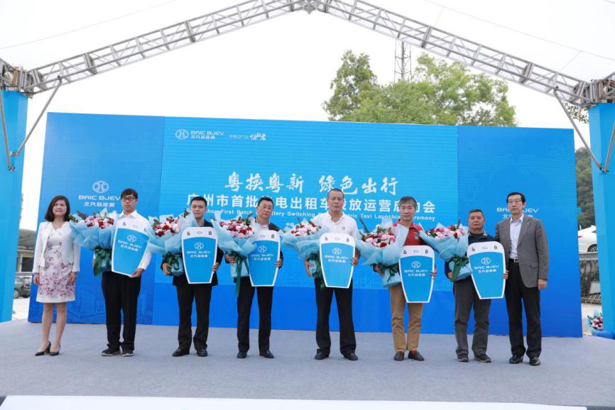 Первая партия из 200 моделей с возможностью замены аккумуляторов запущена в эксплуатацию, такси Гуанчжоу модернизируются до «новых».