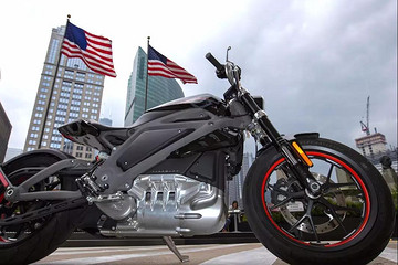 摩托界的百年图腾哈雷戴维森也坐不住了 将推首款电动摩托车