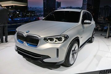 宝马推进电动化战略 BMW iX3概念车等多款新能源车型亮相北京车展
