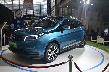  拿到第十四张牌照的陆地方舟新车终于亮相深港澳国际车展 续航400公里的跨界电动SUV