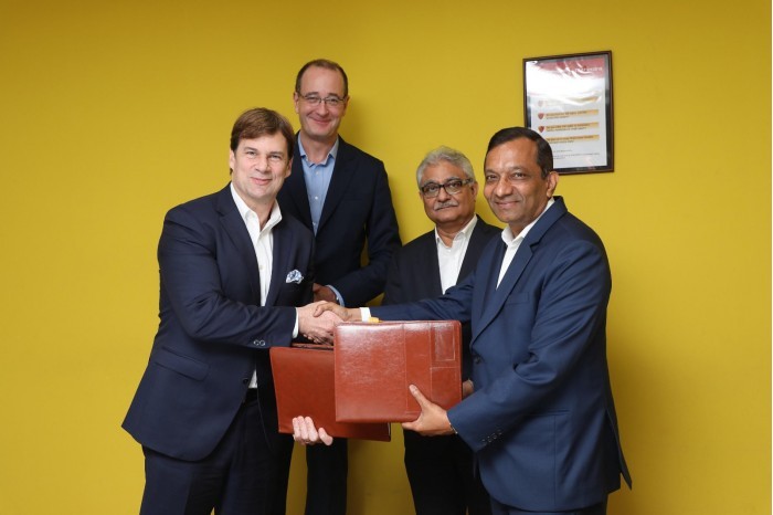 ford-mahindra-mou-signing-picture.jpg
