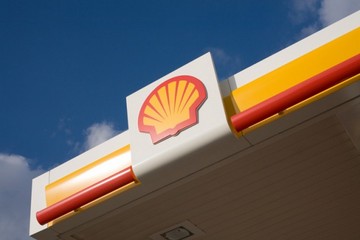 壳牌准备收购一家充电桩公司，石油公司要如何做新能源？