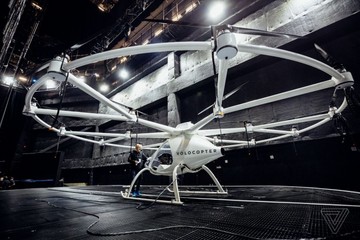 戴姆勒投资的「载人无人机」，被英特尔在全世界面前秀了出来