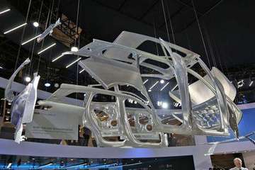 蔚来ES8全球首撞，全铝车身表现如何？