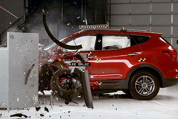 IIHS开始测试车辆倒车预防碰撞评级