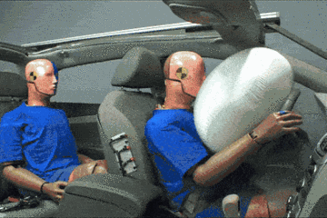 IIHS工程师告诉你：正确系好安全带对你有多重要？