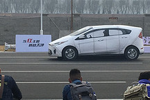 國內模擬真實路況首測體驗：自動駕駛車遇行人亂穿馬路怎么辦