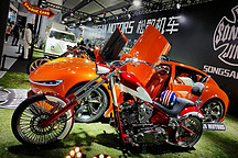 廣州車展驚現(xiàn)“中國版Rivian”智能滑板底盤