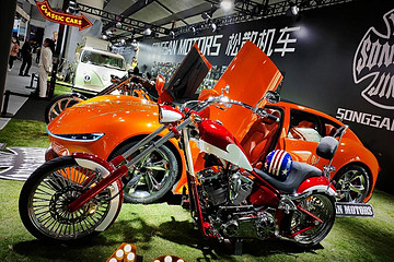 广州车展惊现“中国版Rivian”智能滑板底盘