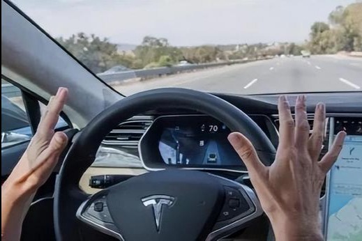 特斯拉自动驾驶陷入争议，车祸前1秒Autopilot自动退出