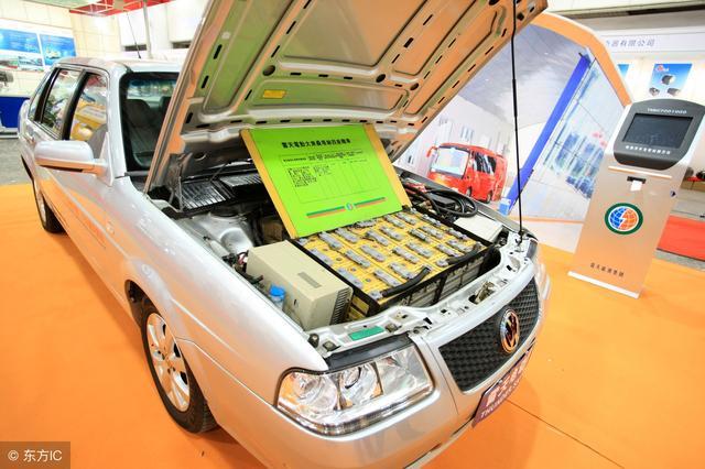 新能源汽車電池壽命大概在6年，更換一塊電池的費(fèi)用在多少？