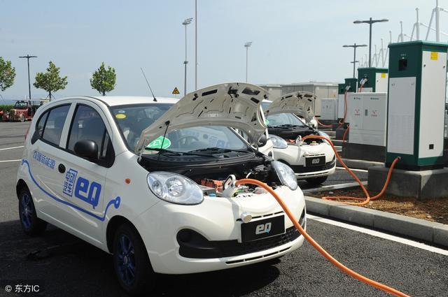 新能源汽車電池壽命大概在6年，更換一塊電池的費(fèi)用在多少？