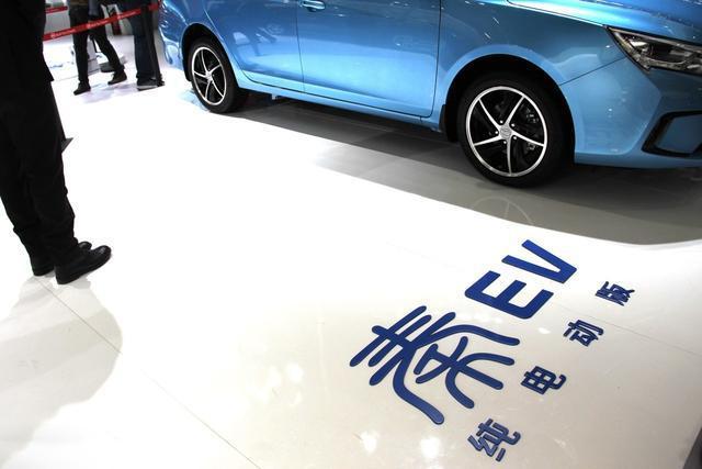 油價(jià)天天漲，新能源汽車越來越多，燃油車該何去何從？