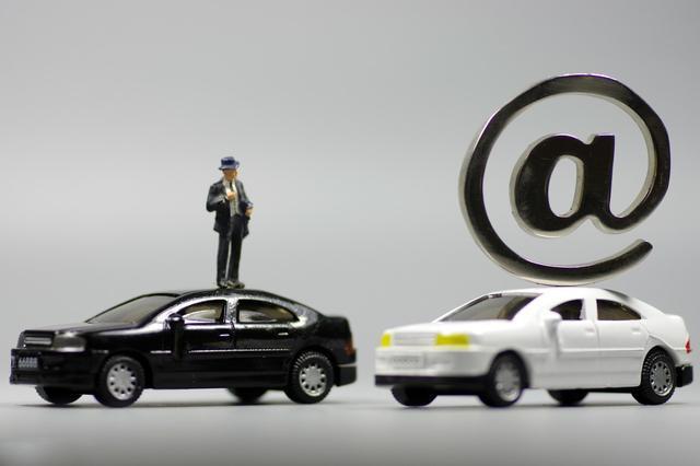 油價(jià)天天漲，新能源汽車越來越多，燃油車該何去何從？