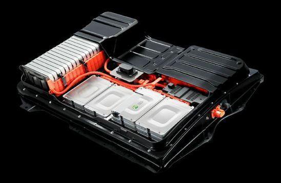 對于電動汽車來說，有了電池還需要電瓶嗎？