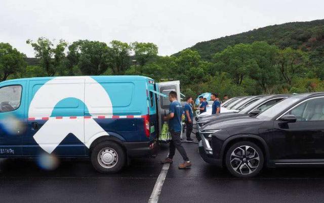 李斌公開抗議對蔚來的“電動爹”吐槽，汽油車更像爹？