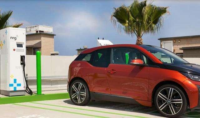 一般情況下，新能源汽車一年的養(yǎng)車用車費(fèi)用是多少？