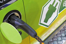 以智能化、信息化、網(wǎng)絡(luò)化手段解決電動車充電問題