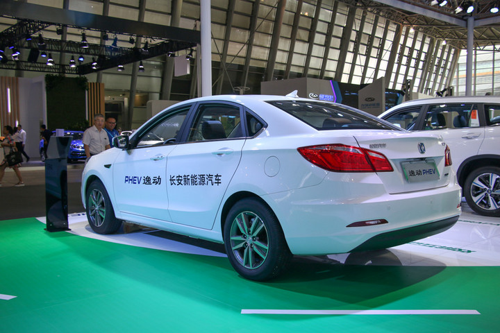 长安汽车携逸动PHEV、CS75 PHEV、CS15 EV360亮相2018未来汽车展