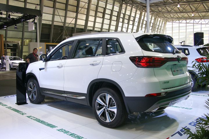 长安汽车携逸动PHEV、CS75 PHEV、CS15 EV360亮相2018未来汽车展