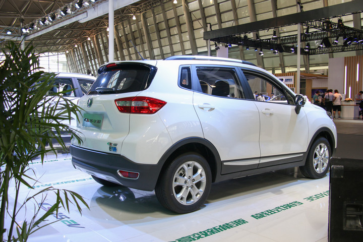 长安汽车携逸动PHEV、CS75 PHEV、CS15 EV360亮相2018未来汽车展