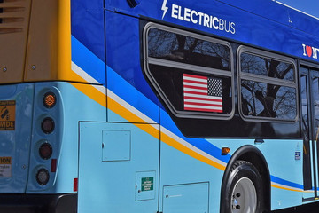 来看看美国人的速度——纽约加速纯电动大巴应用 