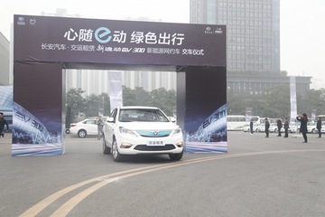 长安交付500辆电动网约车，2017年新能源汽车销量达4.9万辆