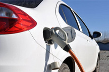 新能源汽车产业仍存短板 取消补贴开放资质引热议