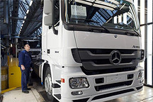 戴姆勒对特斯拉明年交付电动重卡深表怀疑