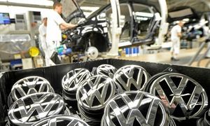 Чтобы избежать забастовок, которые могли бы повлиять на производство, Volkswagen «пошёл на компромисс» и повысил заработную плату работникам на 4,3%.