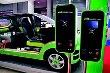 2018年全球电动汽车充电桩运营模式与竞争格局分析