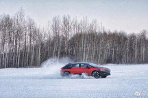 贾跃亭美国高寒雪地晒FF91 车身涂成中国红上市在即