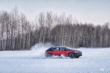 贾跃亭美国高寒雪地晒FF91 车身涂成中国红上市在即