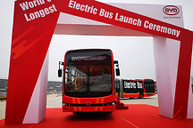 9层楼长度的纯电动大巴，比亚迪做出来了！