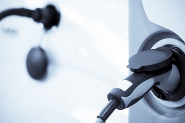 潮州新能源汽车号牌正式启用 充电桩已安装落地