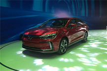 北京車展探館 |續(xù)航可達(dá)520km 北汽新能源EU5實拍