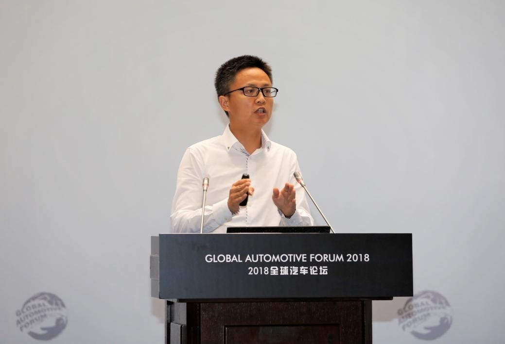 1、小鵬汽車聯(lián)合創(chuàng)始人兼總裁夏珩在2018（第九屆）全球汽車論壇“新能源汽車：推動(dòng)新一輪增長(zhǎng)”主題論壇中做演講.jpg