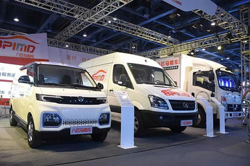 聚焦产业未来 八匹马租车应邀亮相2018全球未来出行大会