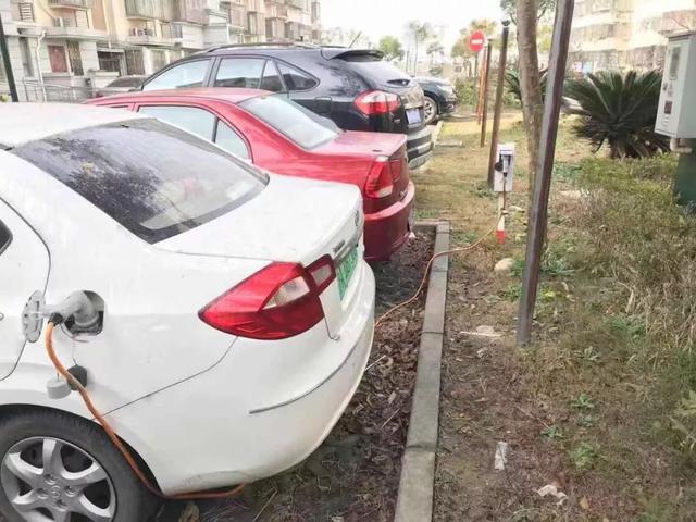電動汽車老司機｜“老浦東”四年買三輛江淮純電動