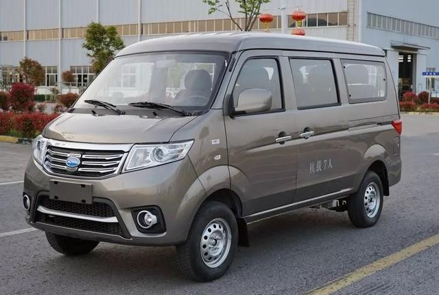 南京金龙推B级纯电SUV，低价叫阵特斯拉Model 3