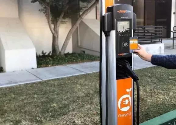 車(chē)企應(yīng)該建設(shè)公共充電樁嗎？
