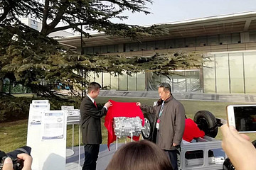 万钢欧阳明高点赞， 精进“三合一”电驱系统首发