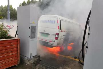 新能源汽车起火概率不到油车一半，真的吗？