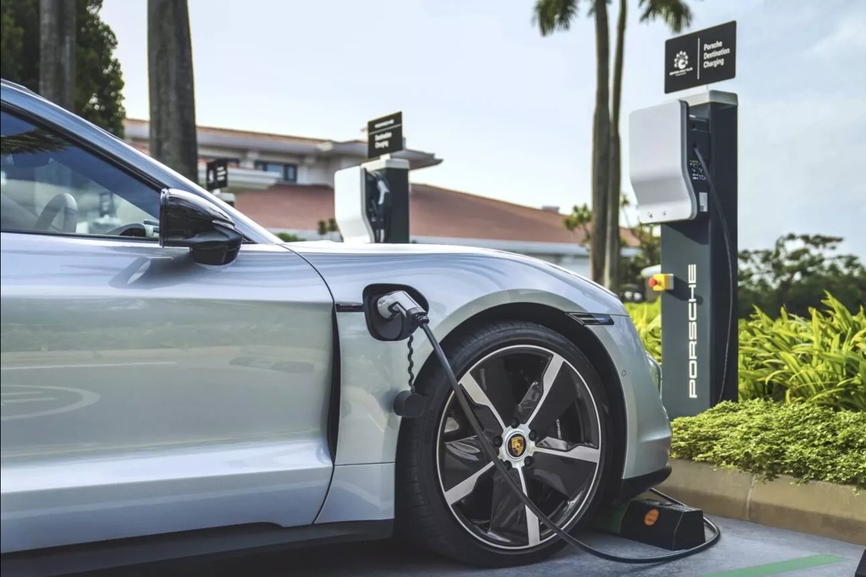 保时捷召回近3万辆Taycan:电池短路风险