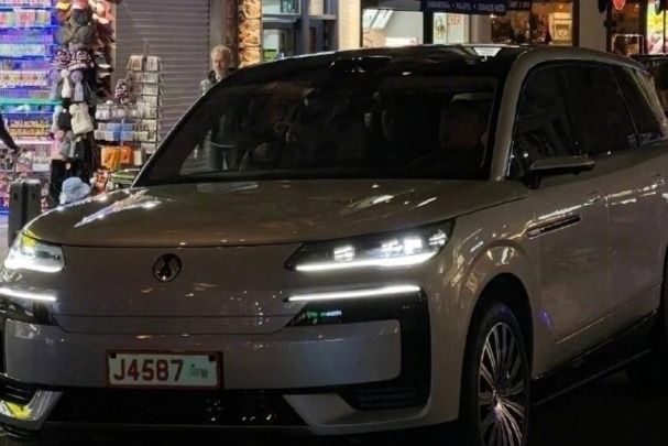 腾势N9大型SUV无伪装亮相欧洲,预计售价40-50万元